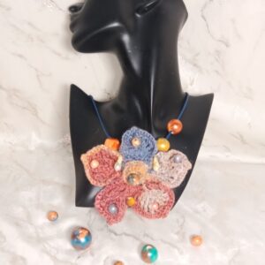 Collier fleur printanier