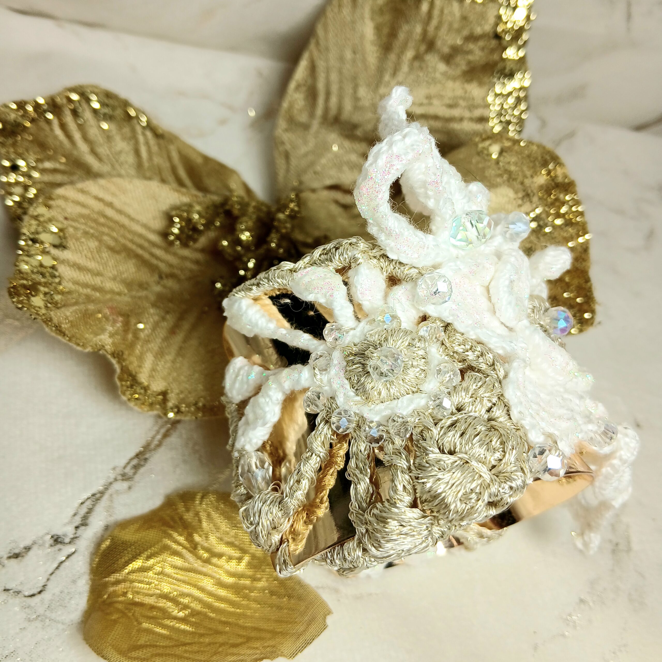 Manchette dorée crochetée mariage – Image 3