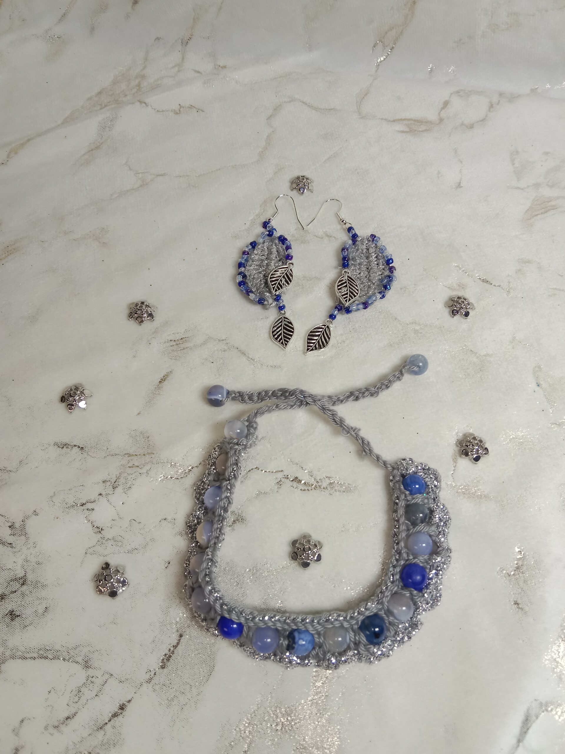 boucles d'oreilles feuilles et perles de rocaille – Image 2