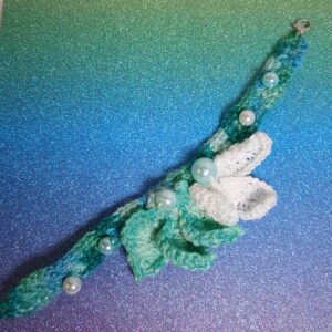 Bracelet fin turquoise en crochet
