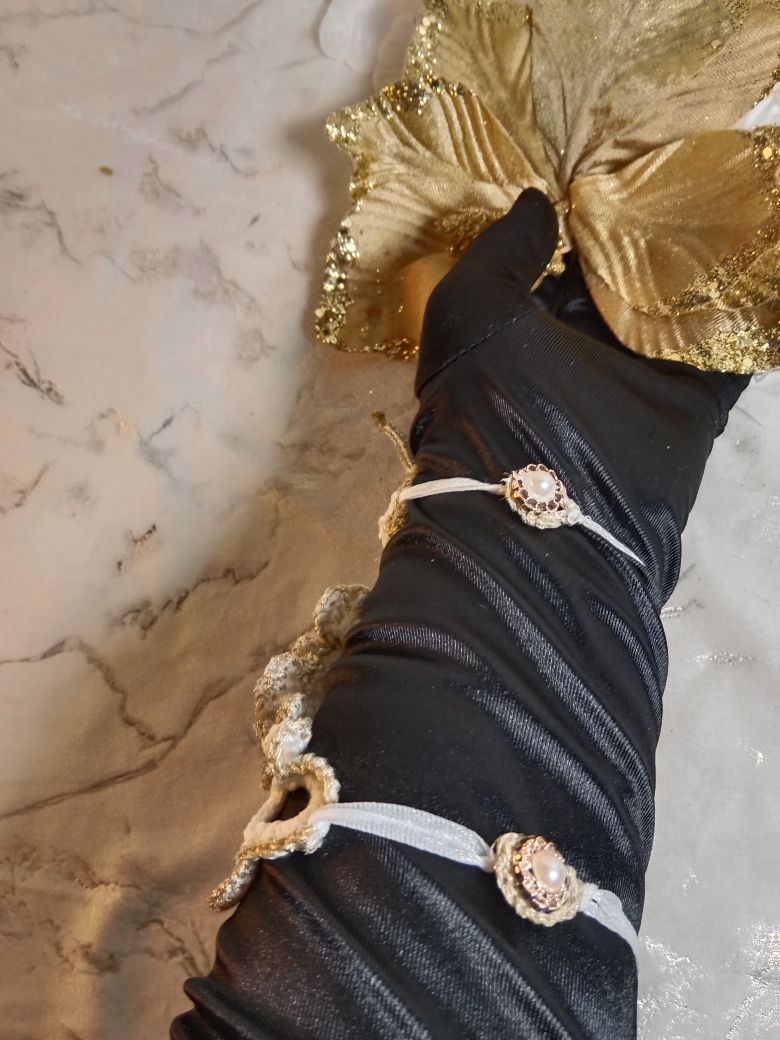 Brassard de mariage blanc et doré – Image 3