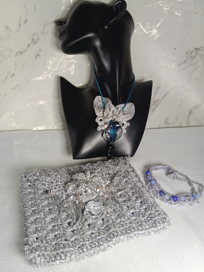 Pochette argentée crochetée – Image 4