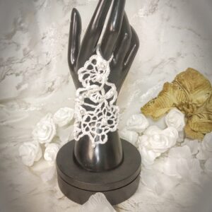 Bracelet manchette blanche mariée