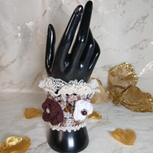 Manchette blanche ,marron, ses fleurs et dentelle