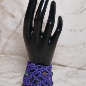 Manchette violette frivolité