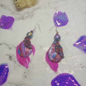 Les boucles d'oreilles porcelaine et crochet